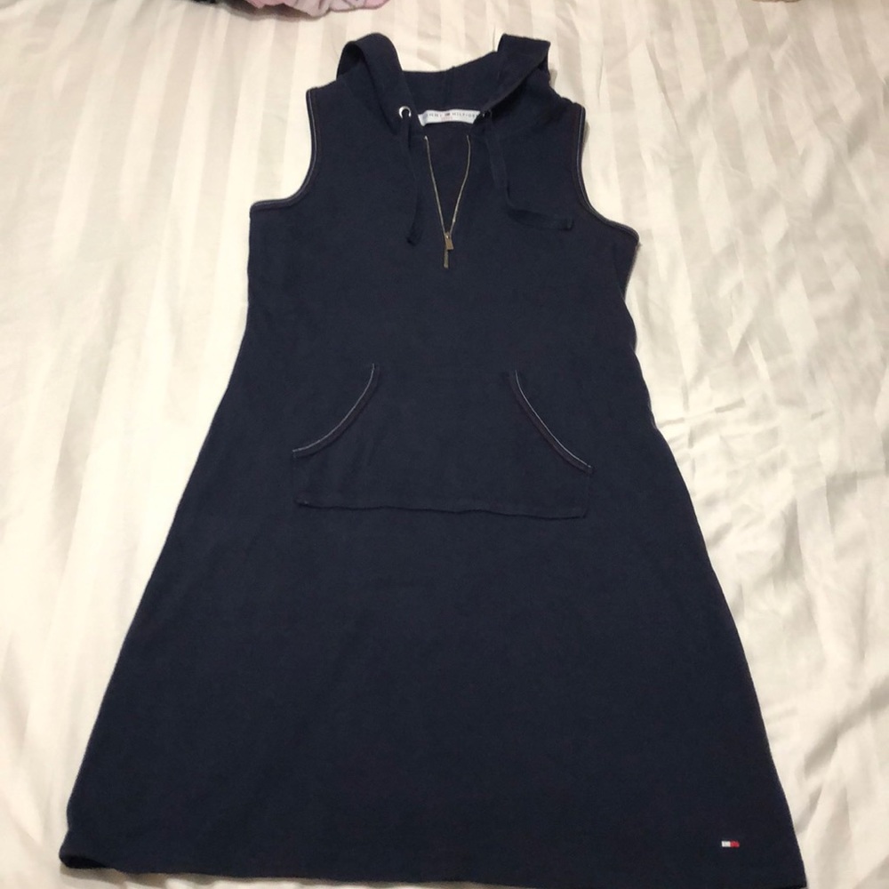 Tommy dress with hood and pockets